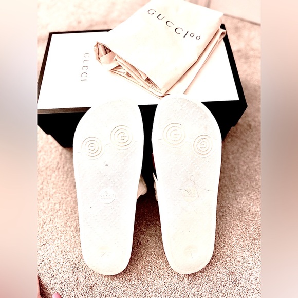 Gucci Men’s Rubber Slide Sandal - Picture 6 of 8